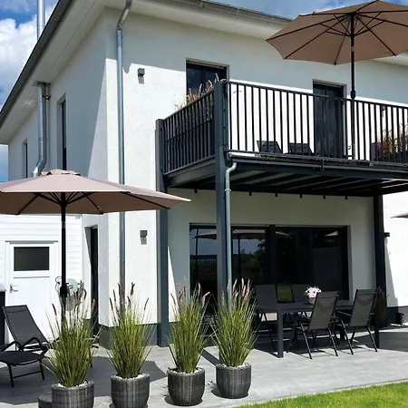 8 Personen ,,seegelblick Am Goitzschesee, Erste Reihe Am Mit Sauna, Kamin, Wallbox&sup *