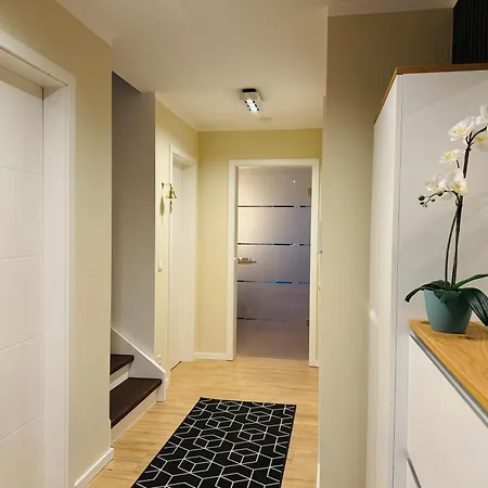 8 Personen ,,seegelblick Am Goitzschesee, Erste Reihe Am Mit Sauna, Kamin, Wallbox&sup * Pouch