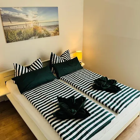 8 Personen ,,seegelblick Am Goitzschesee, Erste Reihe Am Mit Sauna, Kamin, Wallbox&sup * Pouch