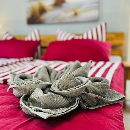 8 Personen ,,seegelblick Am Goitzschesee, Erste Reihe Am Mit Sauna, Kamin, Wallbox&sup